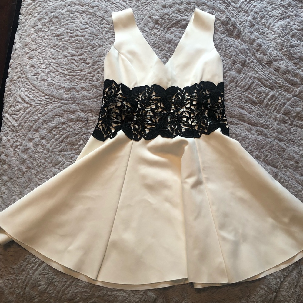 Lipsy London Wh/Blk Fit Flair size UK 12 Dress